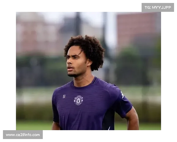 齐尔克泽在曼联缺少机会,冬窗可能寻求外租以获得比赛时间。 齐尔克泽在曼联缺少机会,冬窗可能寻求外租以获得比赛时间。